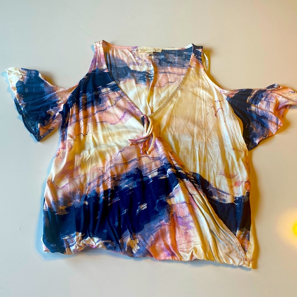 Love stitch cold shoulder top medium.